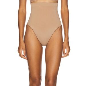 Skims Seamless Sculpt High Waist Thong in Sienna NWT